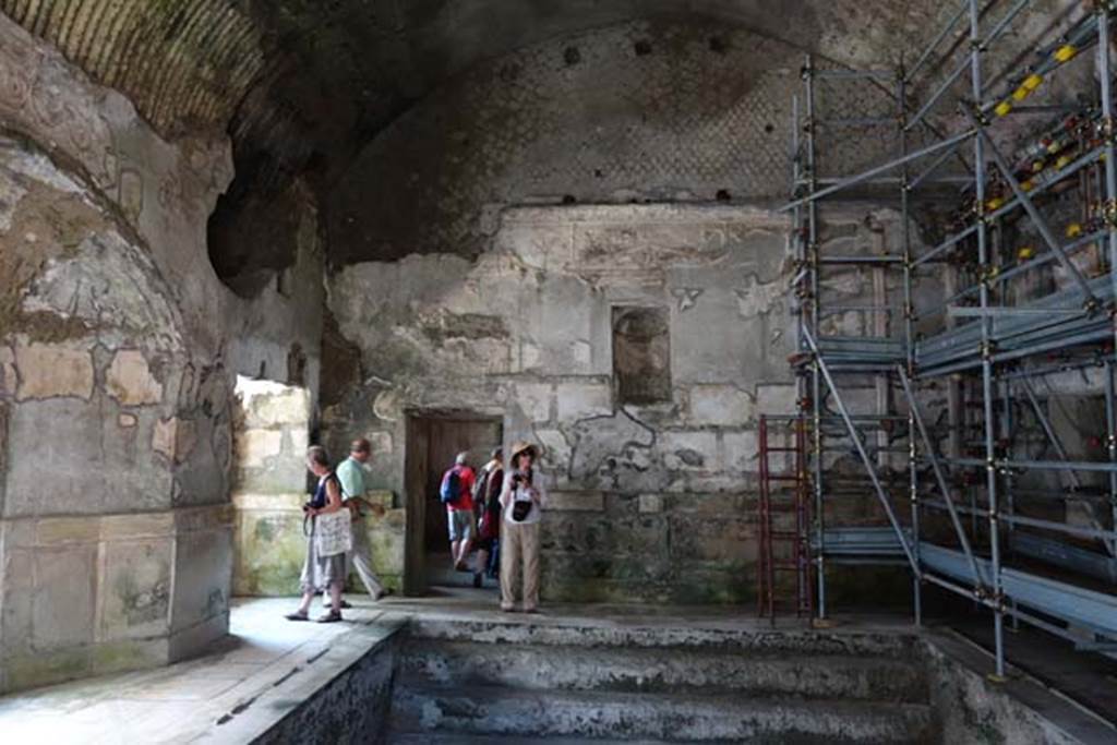 Suburban Baths, Herculaneum. June 2014. Looking west in second larger caldarium.
Photo courtesy of Michael Binns.